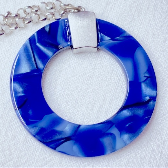 ❣️$25/3❣️ Blue Resin Circle Pendant Long Necklace - Picture 4 of 7